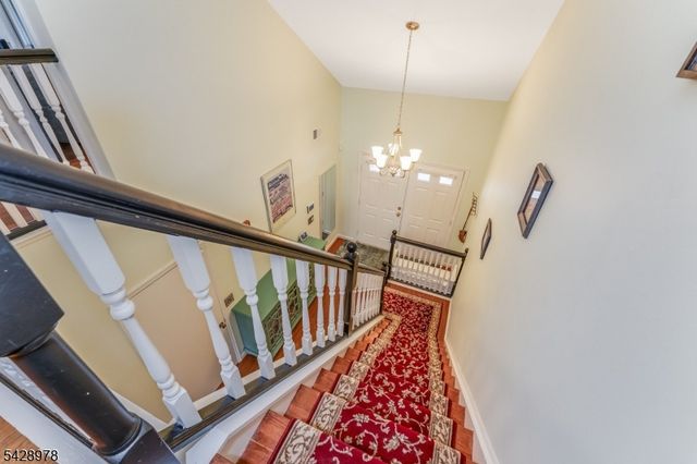 2 Daniel Ct, Lebanon Boro, NJ 08833