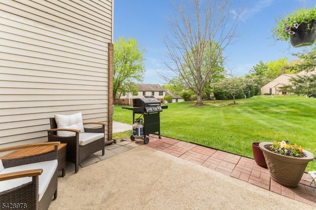 2 Daniel Ct, Lebanon Boro, NJ 08833