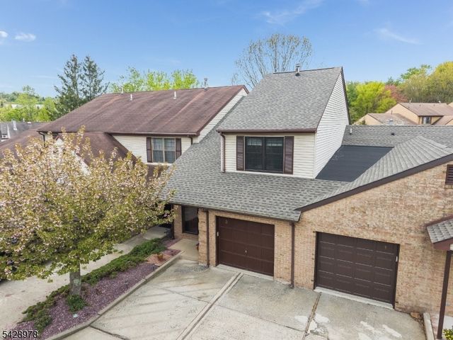 2 Daniel Ct, Lebanon Boro, NJ 08833