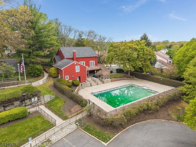 2 Daniel Ct, Lebanon Boro, NJ 08833