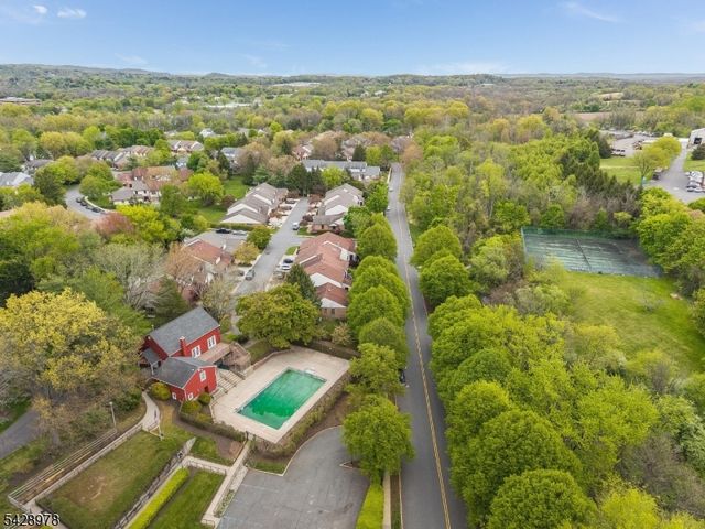 2 Daniel Ct, Lebanon Boro, NJ 08833