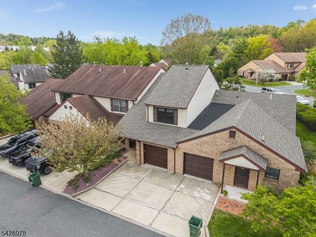2 Daniel Ct, Lebanon Boro, NJ 08833