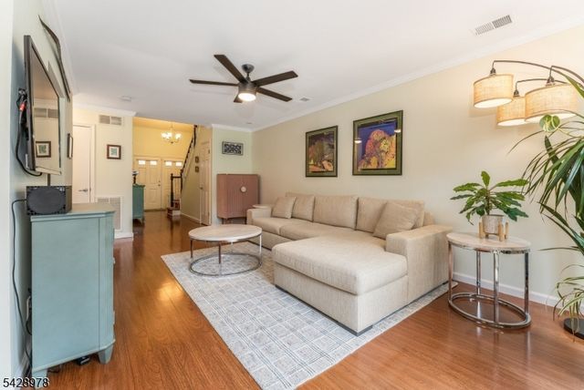2 Daniel Ct, Lebanon Boro, NJ 08833