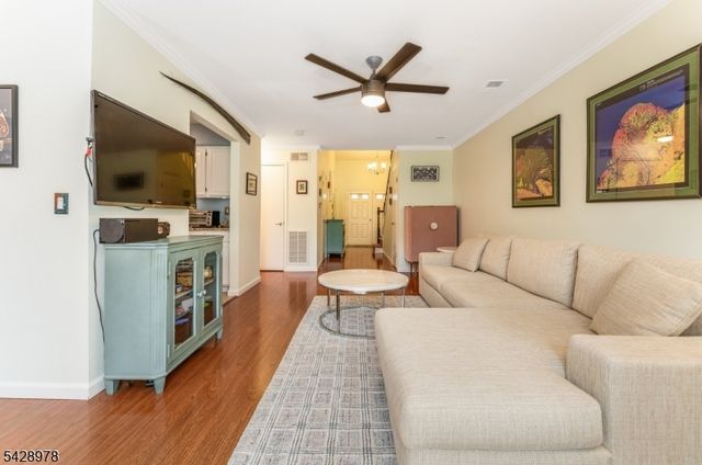 2 Daniel Ct, Lebanon Boro, NJ 08833