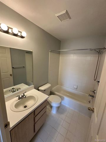 22277 Atlantic Pointe, Farmington Hills, MI 48336