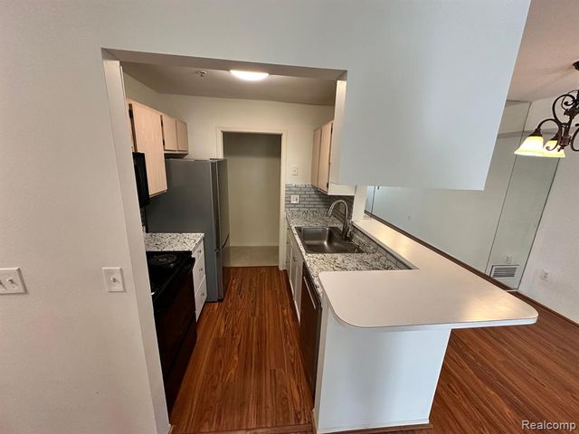 22277 Atlantic Pointe, Farmington Hills, MI 48336