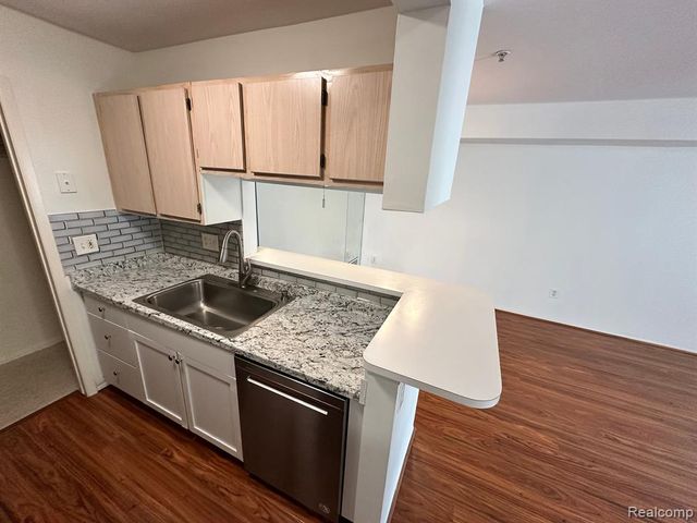 22277 Atlantic Pointe, Farmington Hills, MI 48336