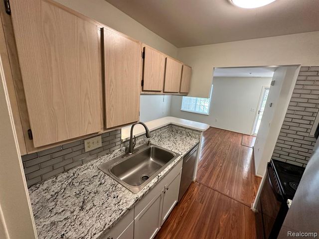 22277 Atlantic Pointe, Farmington Hills, MI 48336