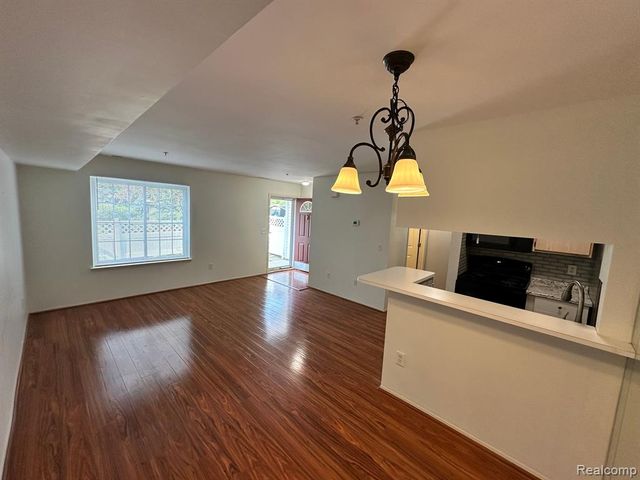 22277 Atlantic Pointe, Farmington Hills, MI 48336
