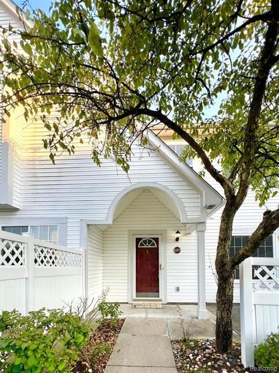 22277 Atlantic Pointe, Farmington Hills, MI 48336