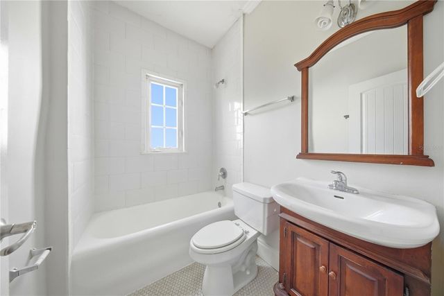 2117 W DEKLE AVENUE G1, Tampa, FL 33606