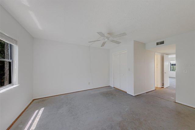 5090 BAY STREET NE 124, St Petersburg, FL 33703