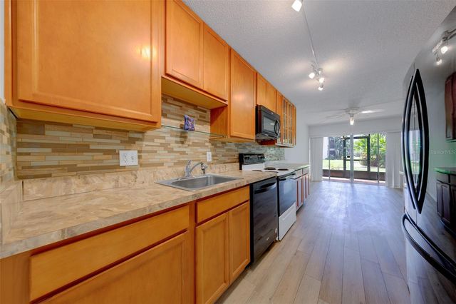 5090 BAY STREET NE 124, St Petersburg, FL 33703