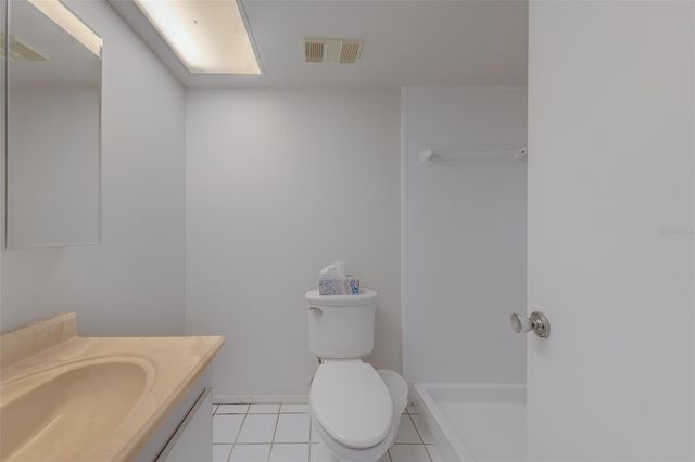 5090 BAY STREET NE 124, St Petersburg, FL 33703