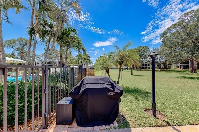 5090 BAY STREET NE 124, St Petersburg, FL 33703