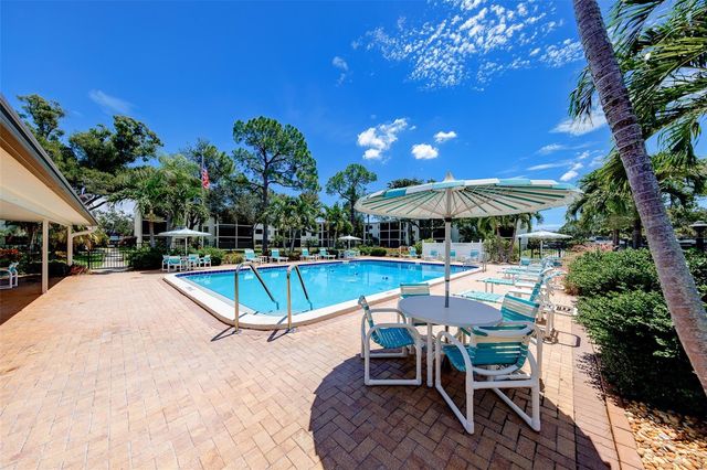 5090 BAY STREET NE 124, St Petersburg, FL 33703