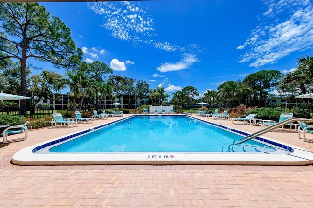 5090 BAY STREET NE 124, St Petersburg, FL 33703