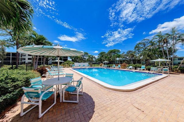 5090 BAY STREET NE 124, St Petersburg, FL 33703
