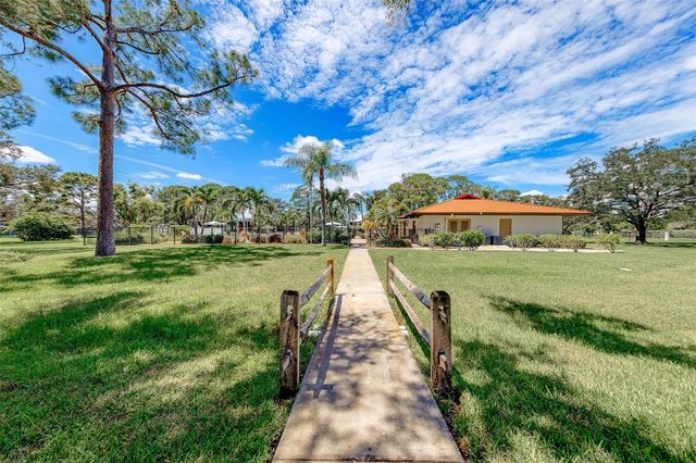 5090 BAY STREET NE 124, St Petersburg, FL 33703