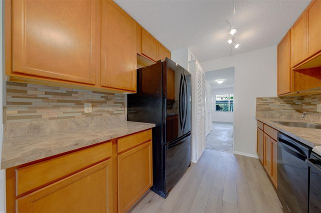 5090 BAY STREET NE 124, St Petersburg, FL 33703