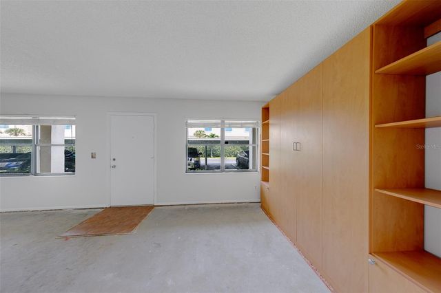 5090 BAY STREET NE 124, St Petersburg, FL 33703