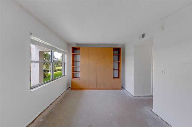 5090 BAY STREET NE 124, St Petersburg, FL 33703