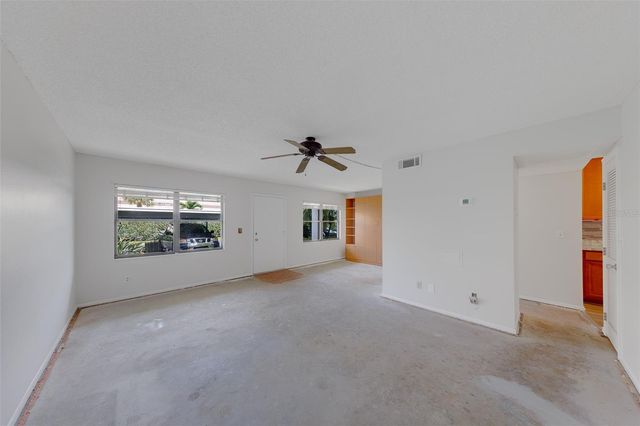 5090 BAY STREET NE 124, St Petersburg, FL 33703