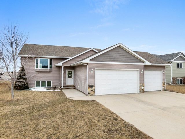 2844 Grey Eagle Pass, Minot, ND 58703
