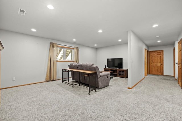 2844 Grey Eagle Pass, Minot, ND 58703