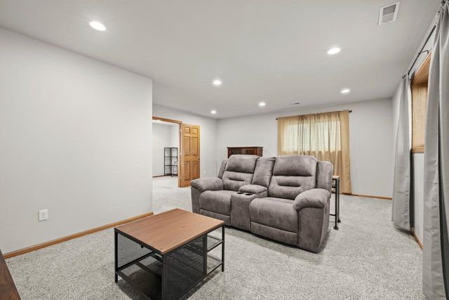 2844 Grey Eagle Pass, Minot, ND 58703