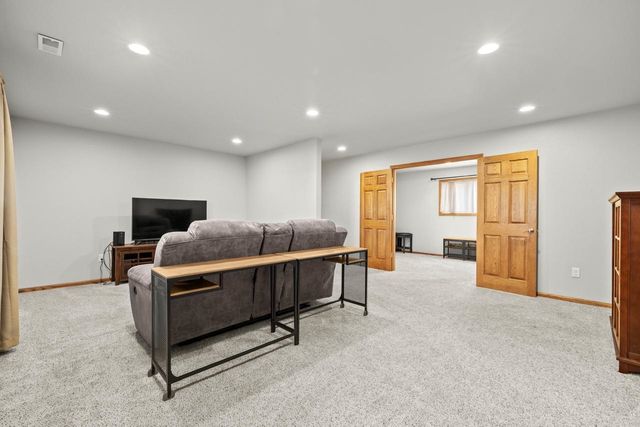 2844 Grey Eagle Pass, Minot, ND 58703
