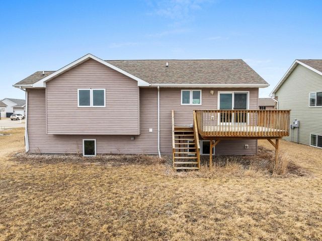 2844 Grey Eagle Pass, Minot, ND 58703