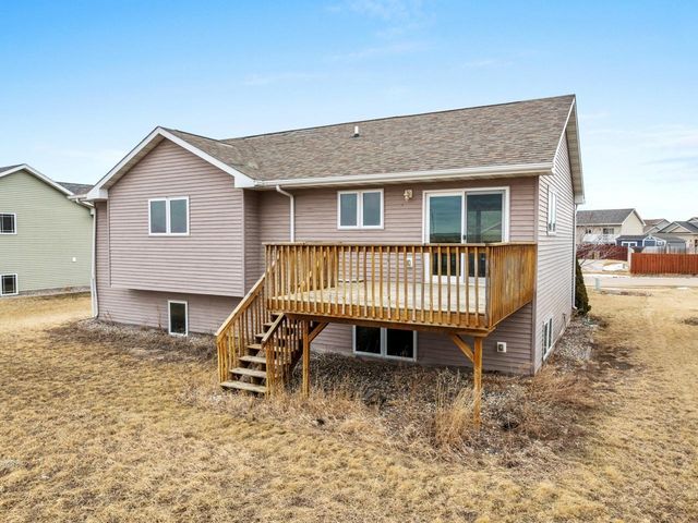 2844 Grey Eagle Pass, Minot, ND 58703