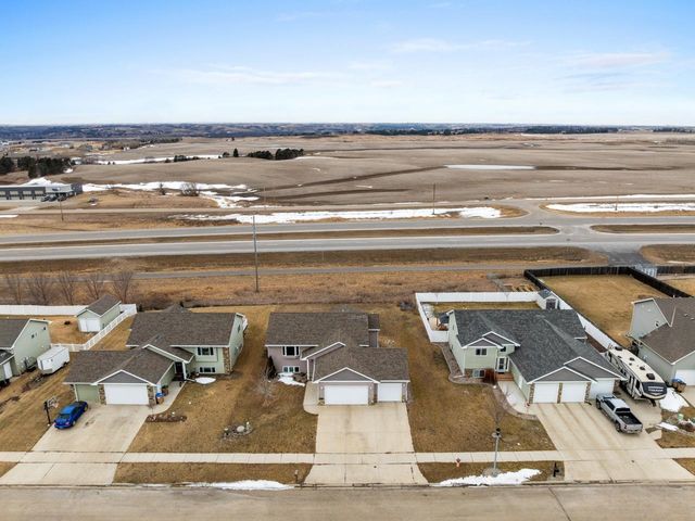 2844 Grey Eagle Pass, Minot, ND 58703