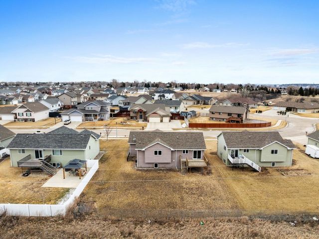 2844 Grey Eagle Pass, Minot, ND 58703