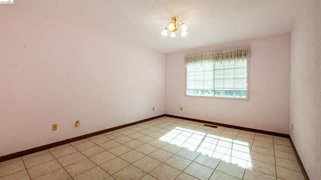 80 Cunha Ct, Oakley, CA 94561