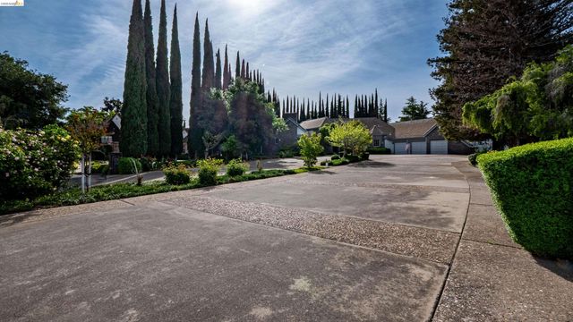80 Cunha Ct, Oakley, CA 94561