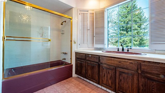 80 Cunha Ct, Oakley, CA 94561