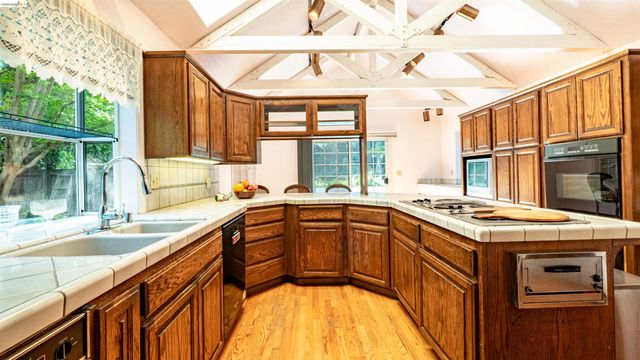 80 Cunha Ct, Oakley, CA 94561