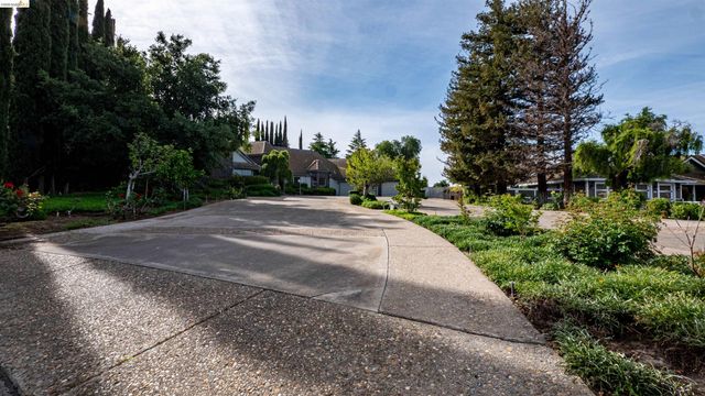 80 Cunha Ct, Oakley, CA 94561