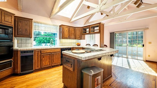 80 Cunha Ct, Oakley, CA 94561