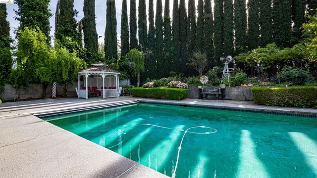 80 Cunha Ct, Oakley, CA 94561