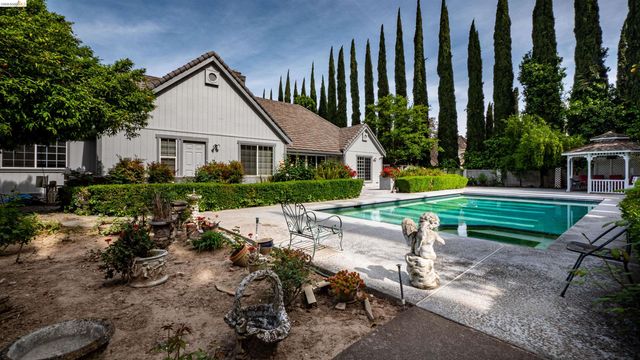 80 Cunha Ct, Oakley, CA 94561