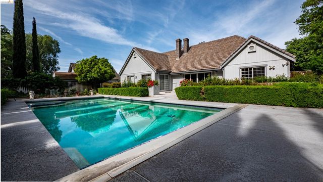 80 Cunha Ct, Oakley, CA 94561