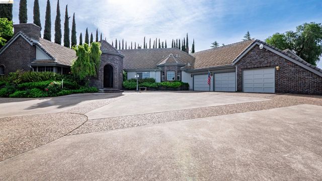 80 Cunha Ct, Oakley, CA 94561