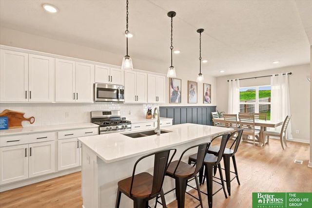 16121 Isabella Street, Bennington, NE 68007