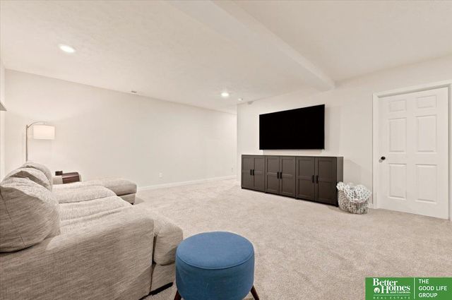 16121 Isabella Street, Bennington, NE 68007