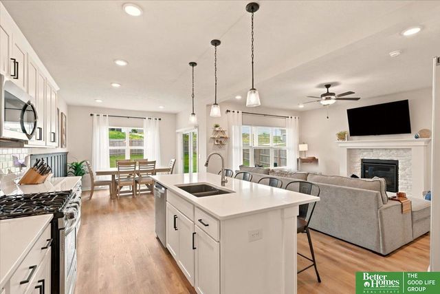 16121 Isabella Street, Bennington, NE 68007