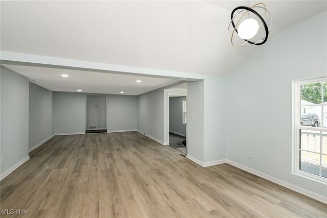 1319 Stratford Street, Barberton, OH 44203