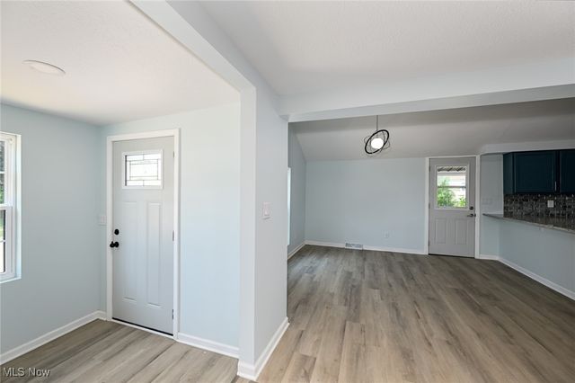 1319 Stratford Street, Barberton, OH 44203